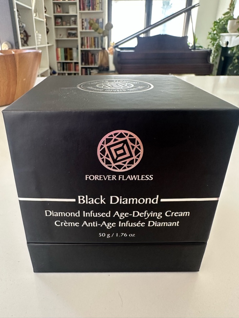 Black Diamond Diamond-Infused Age-Defying Cream - Black
